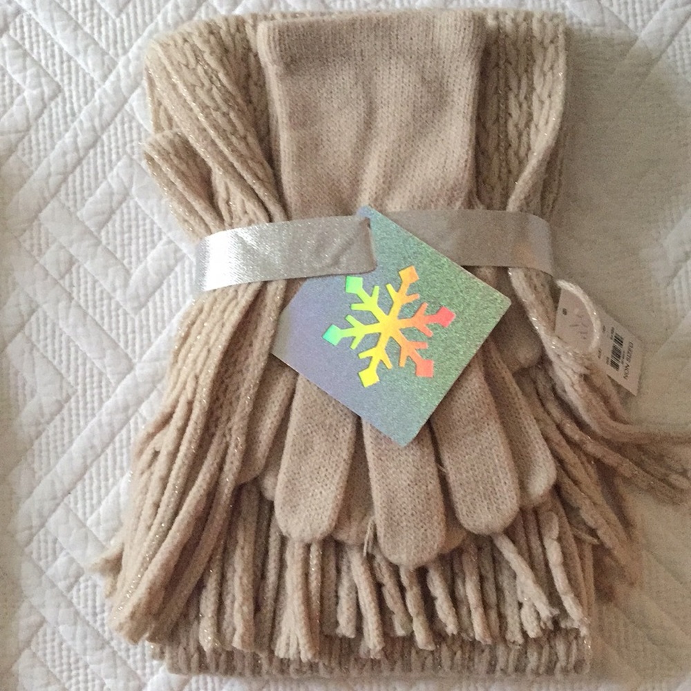 NY&C tan scarf and glove set